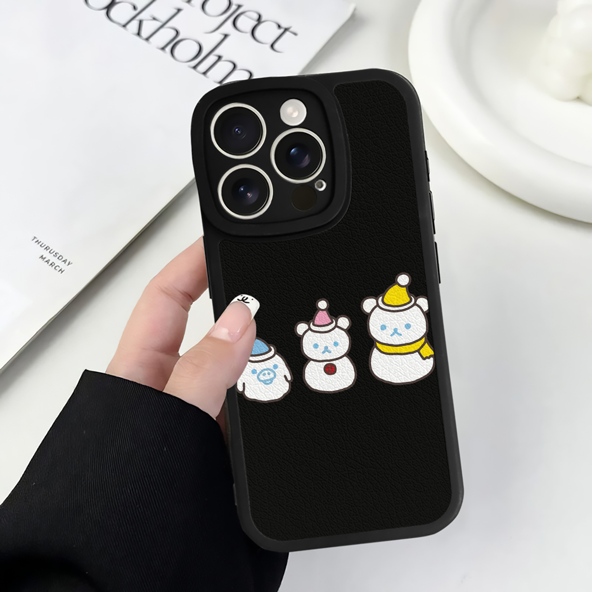 （画像用） リラックマ リラックマ キイロイトリ Rilakkuma Korilakkuma Kiiroitori 【iPhone 16シリーズ対応】シリコンスマホケース（レザー調） 材質：シリコン